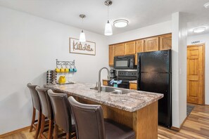 Condo, Multiple Beds, Balcony, Garden View (The Greenview Haven) | Private kitchen | Fridge, microwave, oven, stovetop