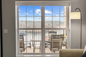 Interior - Waters Edge Retreat - For 6! (Branson)