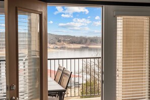 Condo, Multiple Beds, Balcony (Waters Edge Retreat) | Interior