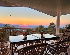 Sun deck - The Himaal Bir (Baijnath)