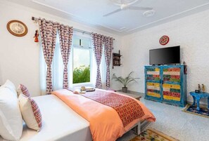 Chambre Double Luxe, vue montagne | Coffres-forts dans les chambres, fer et planche Ă repasser