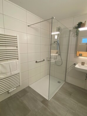 Bruser, håndklæder, Sæbe, Toiletpapir