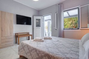 2 chambres, fer et planche à repasser, Wi-Fi gratuit, draps fournis