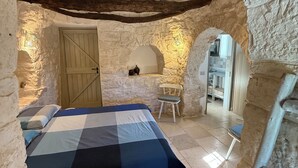 3 عدّة غرف نوم ومكواة/لوح كي وواي فاي وملاءات أسرّة