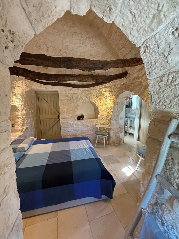 3 habitaciones, tabla de planchar con plancha, wifi y ropa de cama 