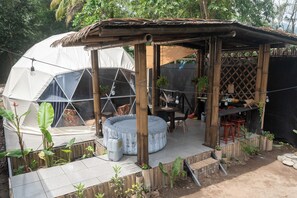 Outdoor dining - Bambuk Bio Dome Uvita Beach Front (Uvita)
