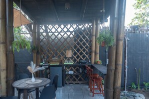 Outdoor dining - Bambuk Bio Dome Uvita Beach Front (Uvita)