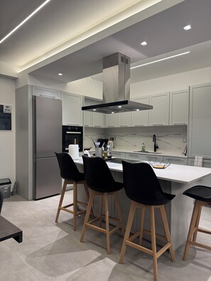 Réfrigérateur, four, plaque de cuisson, lave-vaisselle