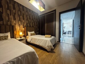 2 عدّة غر�ف نوم وواي فاي وملاءات أسرّة