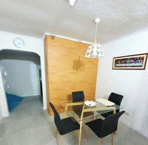 Bangalô, 3 quartos, para fumantes, sacada | Sala de jantar