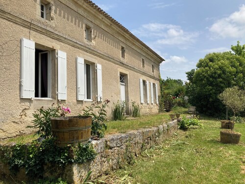 Authentic Gironde manor house in the heart of nature