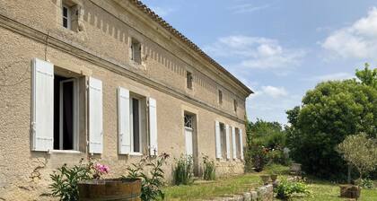 Authentic Gironde manor house in the heart of nature