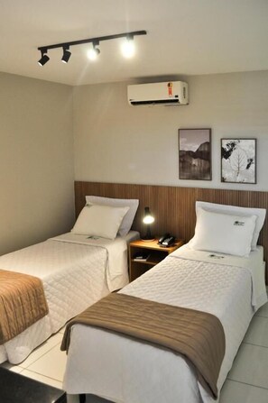 Single Room | Iron/ironing board, free WiFi - HOTEL SUITES RESIDENCE (Recife)