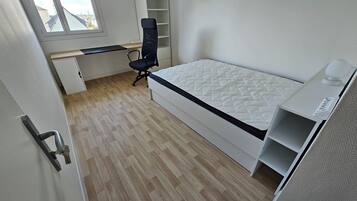 4 bedrooms, WiFi, bed sheets