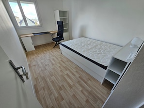 4 bedrooms, WiFi, bed sheets
