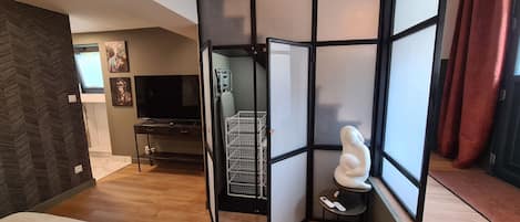 1 chambre, fer et planche Ă repasser, Wi-Fi, draps fournis