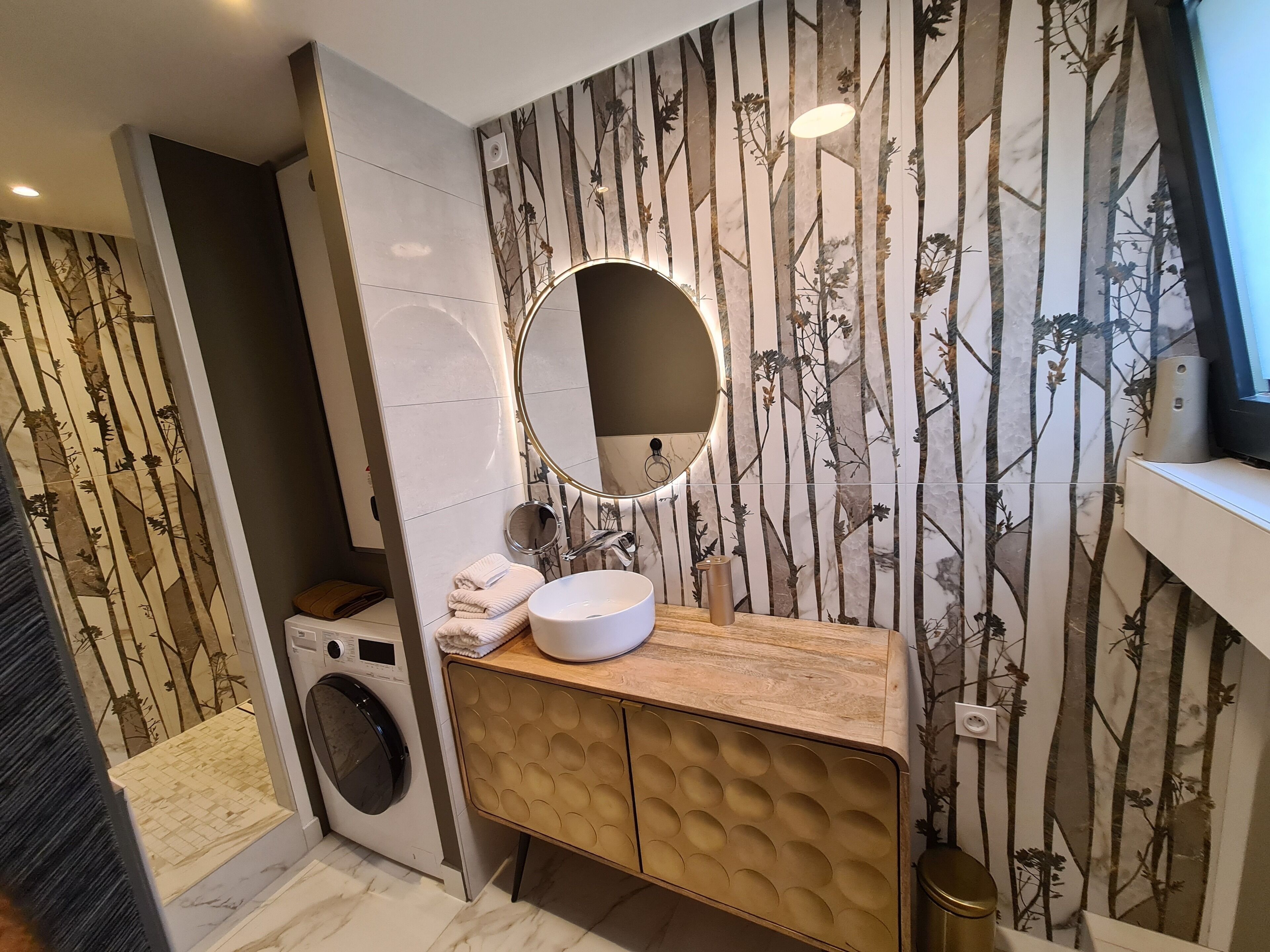 Bruser, hårtørrer, håndklæder, Sæbe