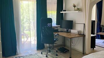 1 Schlafzimmer, Zimmersafe, Schreibtisch, Reisekinderbett