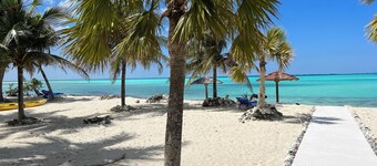 Calm Waters – Private 6BR Beachfront Villa w/ Pool & Rooftop View - North Caicos