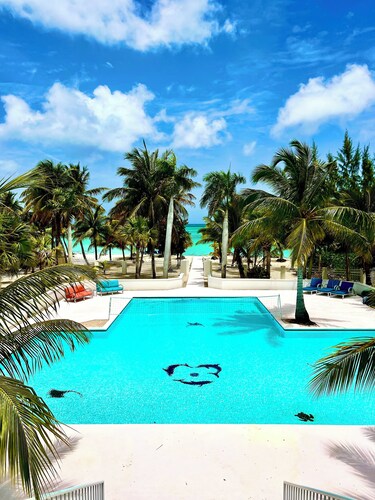 Calm Waters – Private 6BR Beachfront Villa w/ Pool & Rooftop View - North Caicos