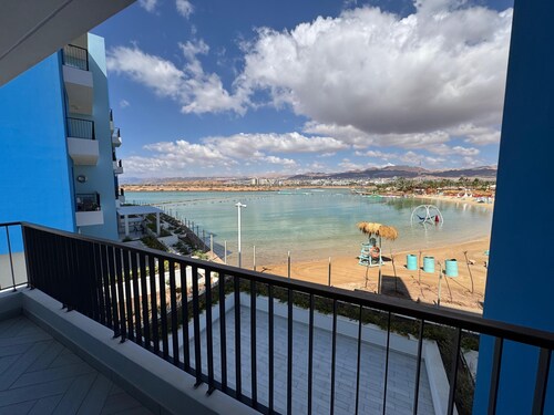 Charming 2-bedroom apartment in lovely Aqaba with AC