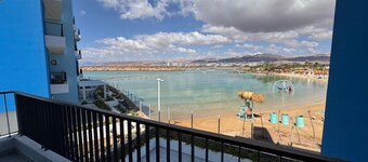 Charming 2-bedroom apartment in lovely Aqaba with AC