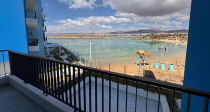 Charming 2-bedroom apartment in lovely Aqaba with AC