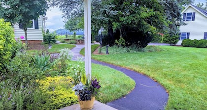 Charming 1-bedroom farmhouse in wonderful Taneytown with AC