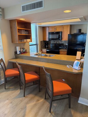 Micro-ondes, four, plaque de cuisson, lave-vaisselle