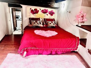 1 bedroom, iron/ironing board, internet, bed sheets