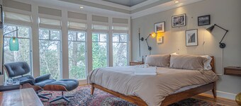 Spacious 3BR Midtown Home - Grad Family