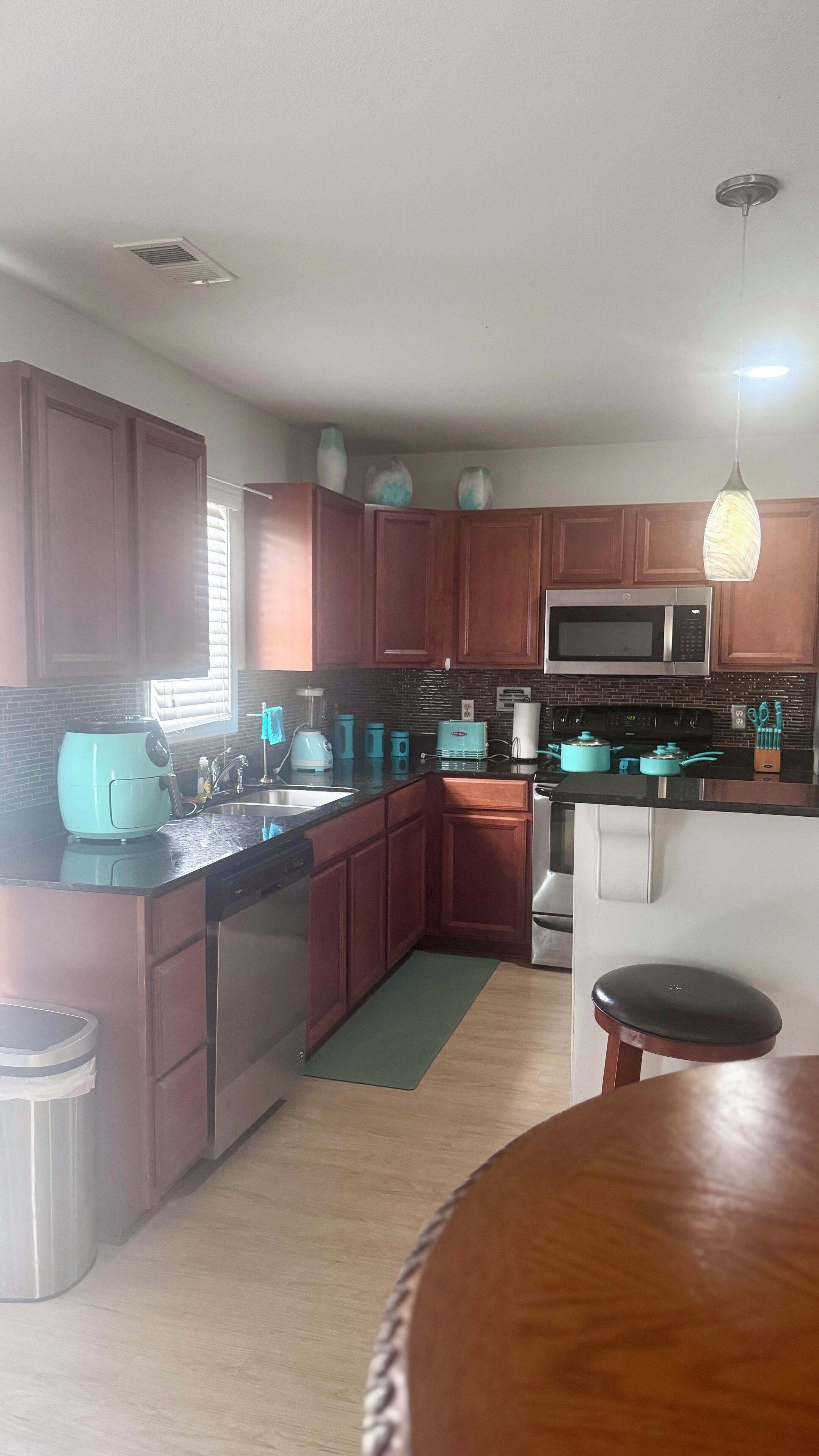 Micro-ondes, four, plaque de cuisson, lave-vaisselle