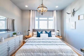 4 makuuhuonetta, silitysrauta/-lauta, ilmainen Wi-Fi, vuodevaatteet