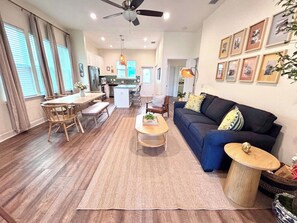 Living area - The Citrus Suite, Near UF, Shands, Downtown (Gainesville)