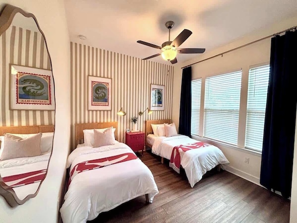 3 habitaciones, tabla de planchar con plancha, cuna de viaje y wifi