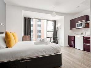 Planxa i posts de planxar i roba de llit