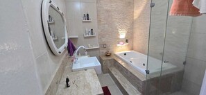 Hair dryer, towels, toilet paper - Beautiful House in Eusebio - Swimming Pool 10 minutes from Beach Park (Mangabeira Eusébio)