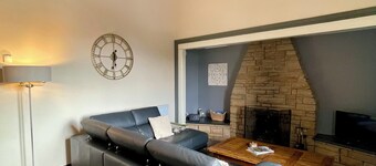 Rustic barn Cottage in a rural village with traditional open fireplace sleeps 5.
