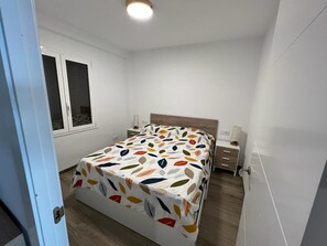 3 chambres, fer et planche à repasser, lit parapluie, Wi-Fi gratuit