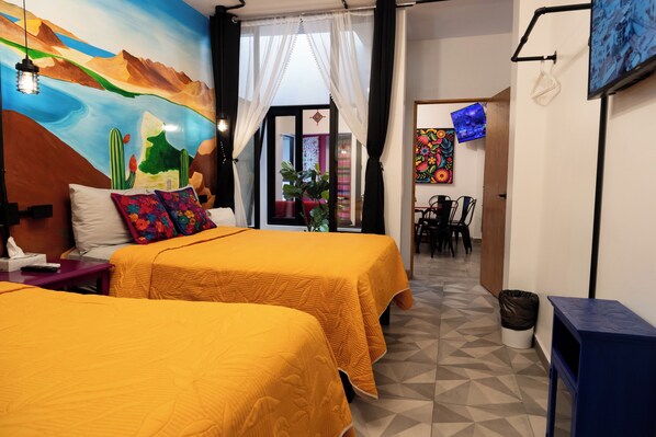 3 chambres, fer et planche à repasser, Wi-Fi, draps fournis