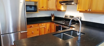Ski-In Stone Creek Condo - 3 bedroom - Pet Friendly