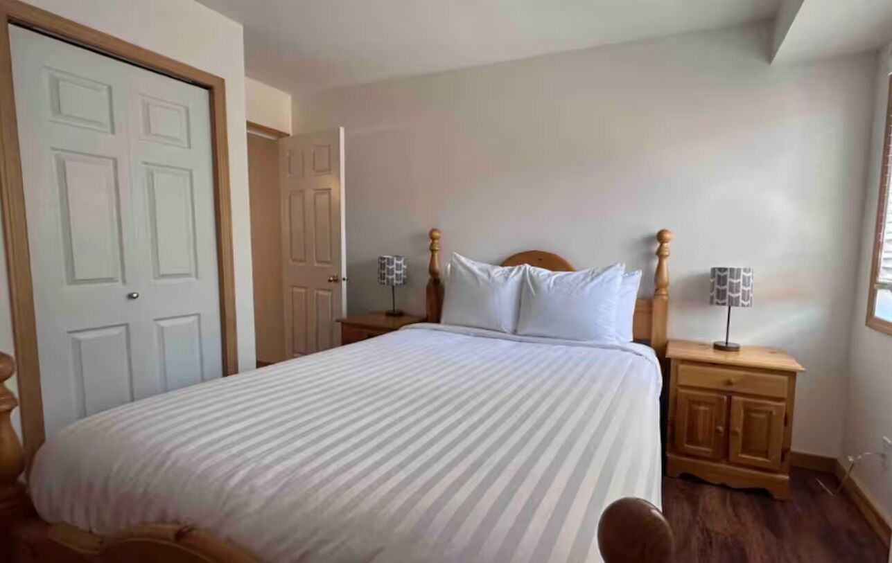 3 habitaciones, tabla de planchar con plancha, wifi y ropa de cama 