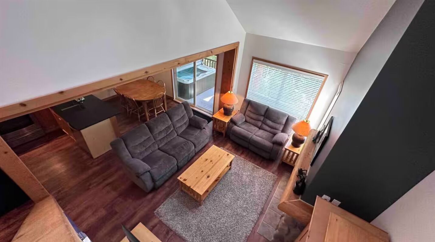 Televisión y chimenea 