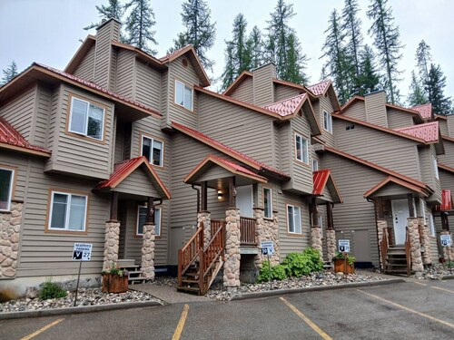 Ski-In Stone Creek Condo - Hot Tub - 3 bedroom - Pet Friendly