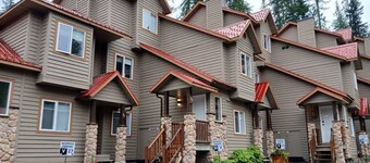 Ski-In Stone Creek Condo - Hot Tub - 3 bedroom - Pet Friendly