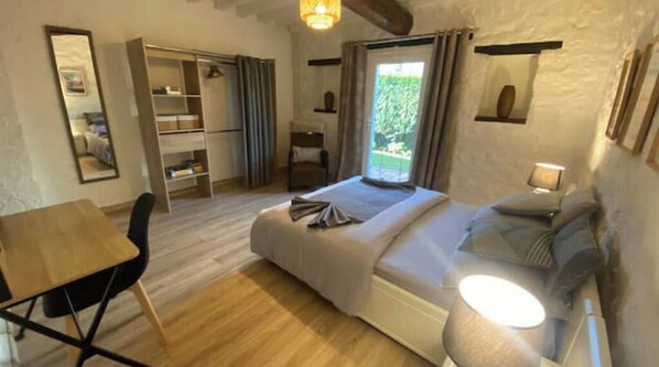 2 chambres, fer et planche à repasser, accès Internet, draps fournis
