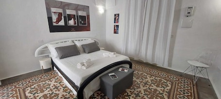 2 bedrooms, internet, bed sheets. Ophelia's Dream: Caribbean sea in the vacation home one step away from Gallipoli