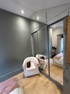 1 bedroom, internet, bed sheets