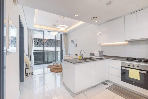 Fridge, microwave, oven, stovetop