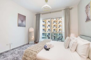 Iron/ironing board, WiFi, bed sheets